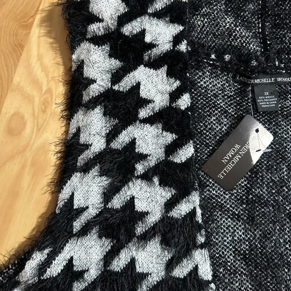 3x soft black and white vest. Nice long length. - Picture 6 of 9